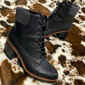 Naturalizer black boots